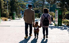 Ngày của mẹ: Khi phụ nữ vùi đầu làm việc đến quên làm mẹ, vô sinh