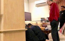 Vợ chồng Najib tố cảnh sát Malaysia vừa lục soát vừa... mò tủ lạnh