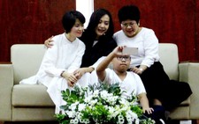 Hàng trăm bệnh nhân ung thư khóc với 'Điểm đến của cuộc đời'