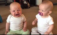 Clip hài: 'Cuộc chiến một mất một còn' của các cặp sinh đôi