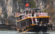 Du khách từ Cát Bà thò mặt sang Hạ Long là bị đuổi?
