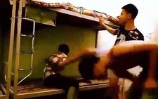Nam sinh bị đánh hội đồng vì 'không giặt quần áo giúp bạn'