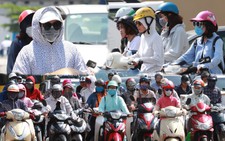 Dân Hà Nội như 'Ninja' trong nắng nóng đầu mùa