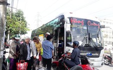 'Xe dù, bến cóc' hoành hành trước bến xe Miền Tây