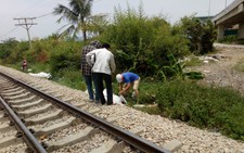 Cố vượt đường sắt không rào chắn, hai người bị tàu tông chết