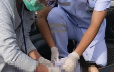Bị cô giáo bỏ quên trên xe hơi, bé gái Thái Lan chết ngạt