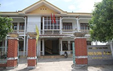 Chuyên viên tài chính tố đồng nghiệp giở trò đồi bại ngay phòng làm việc