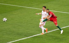 Nhờ VAR Iran gỡ hòa Bồ Đào Nha
