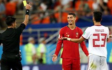 Cristiano Ronaldo bị “thẻ đỏ” từ người hâm mộ