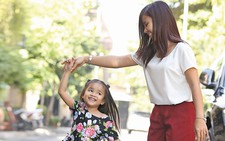 Đi ăn với... điện thoại