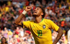 Neymar solo ghi bàn trong ngày trở lại