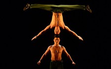 Quốc Cơ, Quốc Nghiệp: cú nhảy như hi sinh cho Tổ quốc của mình