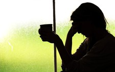 Nhức đầu con càng lớn càng 'khó bảo'