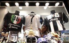 Công nhân hãng FIAT đình công phản đối Juve mua Ronaldo