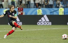 ‘Cay’ Kasper Schmeichel, Modric không nghiên cứu phạt đền trước trận nữa
