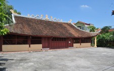 'Bức tử' đình gỗ 300 tuổi