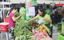 Duy trì chợ phiên nông sản ở công viên Lê Thị Riêng