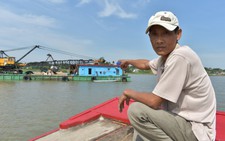 Lo sạt lở, hàng chục người dân phản ứng xáng cạp nạo vét cát