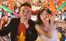 Bộ ảnh cưới chụp ngay trong đêm mừng chiến thắng lịch sử