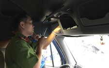 Cả tài xế, phụ xe container dương tính ma túy, giấu hung khí trên xe
