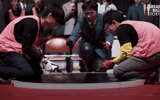 Những chú robot sumo tí hon trên sàn đấu