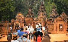 Khách Trung Quốc tràn ngập Campuchia, khách Tây bỏ đi