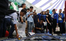 Học sinh hào hứng trải nghiệm tại ngày hội tư vấn tuyển sinh