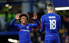 Cúp FA: Chelsea dễ dàng đi tiếp, Tottenham bị loại