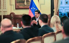 Mỹ bắt đầu tung đòn kinh tế với chính quyền Maduro