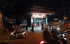 Video: Cãi nhau sau va chạm xe máy, một người bị đâm tử vong