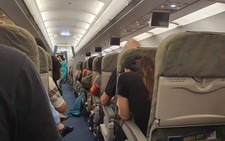 Vietnam Airlines nói máy bay 'vút lên 2 lần' do thời tiết