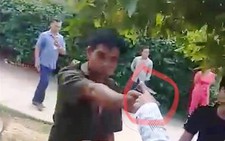 Xuất hiện clip phó công an xã rút súng chĩa vào người dân
