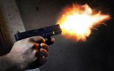 Điều tra vụ nổ súng, chém người trọng thương giữa ban ngày