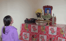 Video: Từng giờ ngóng chờ tin con vì nghi liên quan đến vụ 39 thi thể ở Anh