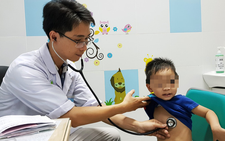 Trẻ mắc bệnh nhiễm siêu vi, hô hấp tăng vọt
