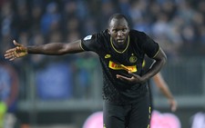 Lukaku ghi bàn đẳng cấp hạ Brescia, Inter lên đầu bảng