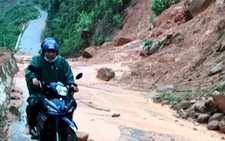 Sạt lở đất, lũ ống chia cắt miền núi Quảng Nam