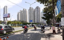 Chính thức rào chắn đường, sửa chữa 'rốn ngập' Nguyễn Hữu Cảnh
