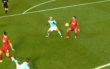 CĐV hài hước sau trận Liverpool - Man City: 'Chắc VAR ghét Man City lắm'