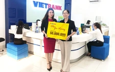 Khách hàng đầu tiên trúng 50 triệu đồng tại Vietbank