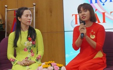 'Cuối năm học, phụ huynh gặp ôm tôi và khóc'