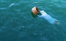 Kỳ lạ những Ama mặc đồ trắng lặn biển ở Nhật