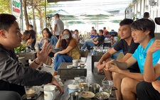 Tuấn Anh và đồng đội há hốc với màn ảo thuật của người hâm mộ