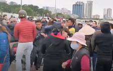 Video: Đánh nhau vì tấm vé xem trận Việt Nam gặp Thái Lan