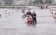 Video: 26 trường ngập nặng sau bão, 14.000 học sinh chưa thể tới trường