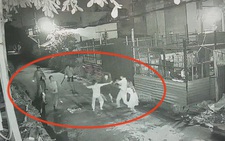 Truy tìm nhóm người đập nhà dân, chém người nhập viện