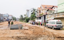 Phát hiện thi thể bé sơ sinh trong lúc san ủi công trình tại Thủ Đức