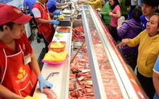 Hàng tết lên kệ, siêu thị vào mùa khuyến mãi sớm