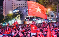 Trực tiếp: Sôi động không khí bóng đá tại TPHCM, Hà Nội