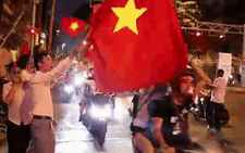 Video: Những hình ảnh ăn mừng chiến thắng của người hâm mộ sau 60 năm đợi chờ